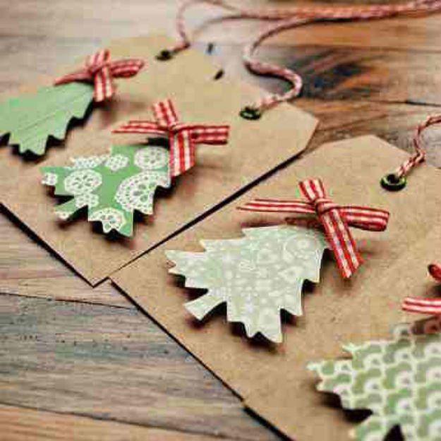 Christmas Gift Tags, DIY Christmas Gift Tag Ideas, DIY Christmas Gift Tags, Christmas Wrapping Paper Ideas, Christmas Gift Wrap, Easy Holiday Gift Wrapping Tips, Popular Pin