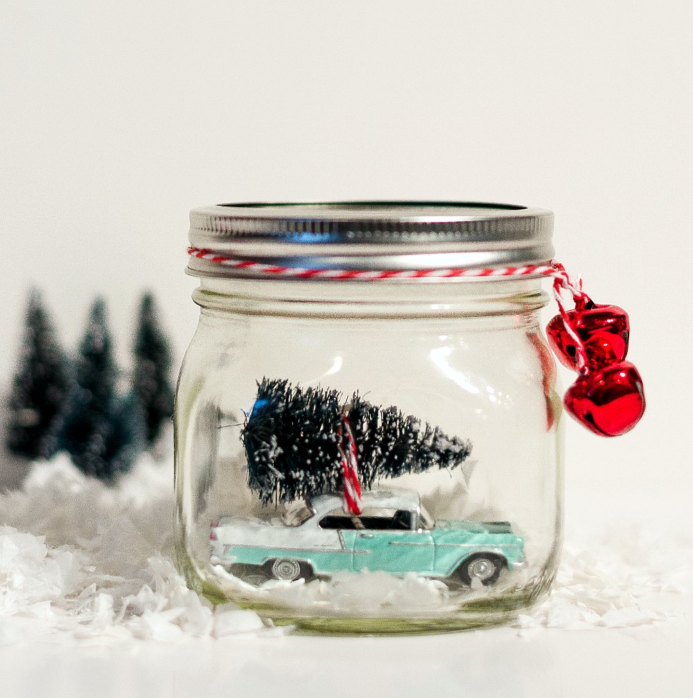 Decoating With Mason Jars, How to Decorate With Mason Jars, Christmas Decorating DIY, Easy Ways to Decorate with Mason Jars, DIY Christmas Decor, Easy Holiday Decor, Last Minute Holiday Decor Ideas