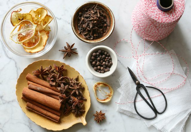 Smell Hacks, Holiday Smell Hacks, Holiday Hacks, Holiday Smell Tips and Tricks, How to Get Your Home to Smell Good, Home Smell Tips and Tricks, Popular Pin, How to get a Fresh Smelling Home