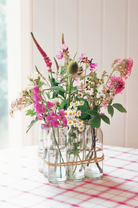 Spring, Spring Floral Arrangements, Floral Arrangements for Spring, Spring Decor, Home Decor for Spring, Spring Decor, DIY Spring Decor, How to Arrange Flowers, DIY Flower Arrangements, Flower Arrangement TIps and Tricks, Popular Pin